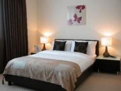 MiNC Apartments - The Boardwalk, Canary Wharf, London