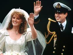 Prince Andrew marries Sarah Ferguson